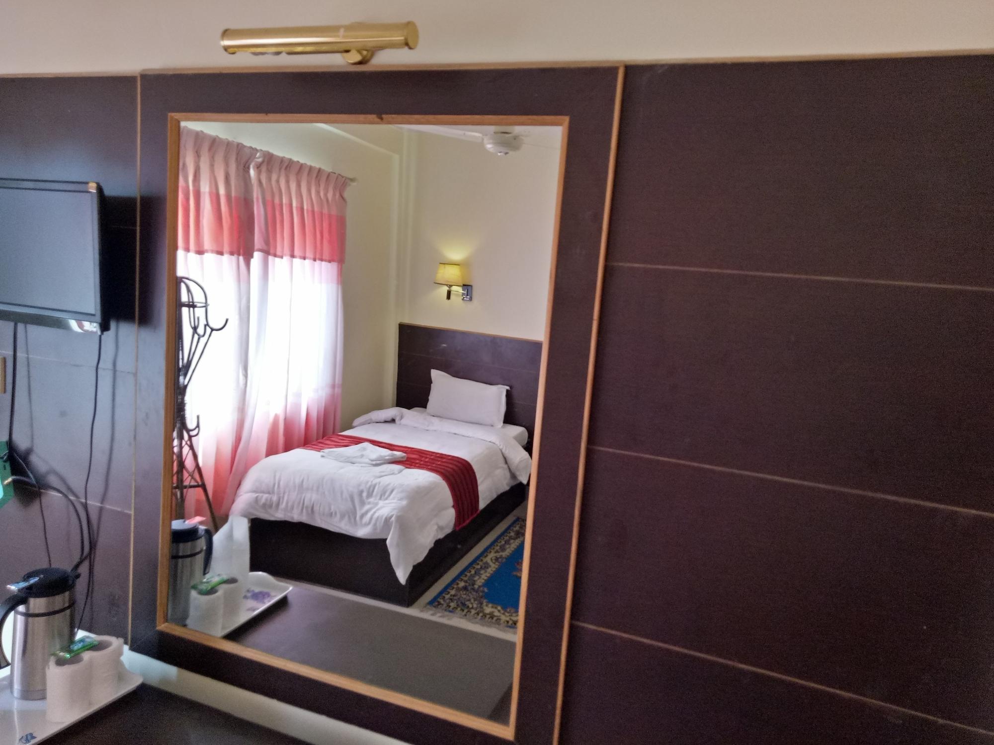 Hotel Fewa Holiday Inn Pokhara Exterior photo